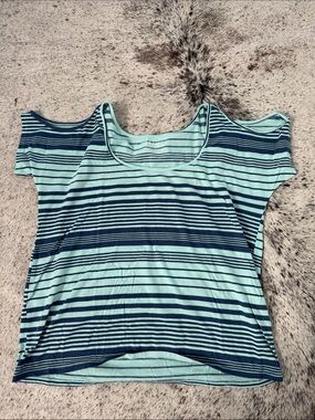 Lilu Striped Scoop Neck Short Sleeve Top in Light Aqua and Navy